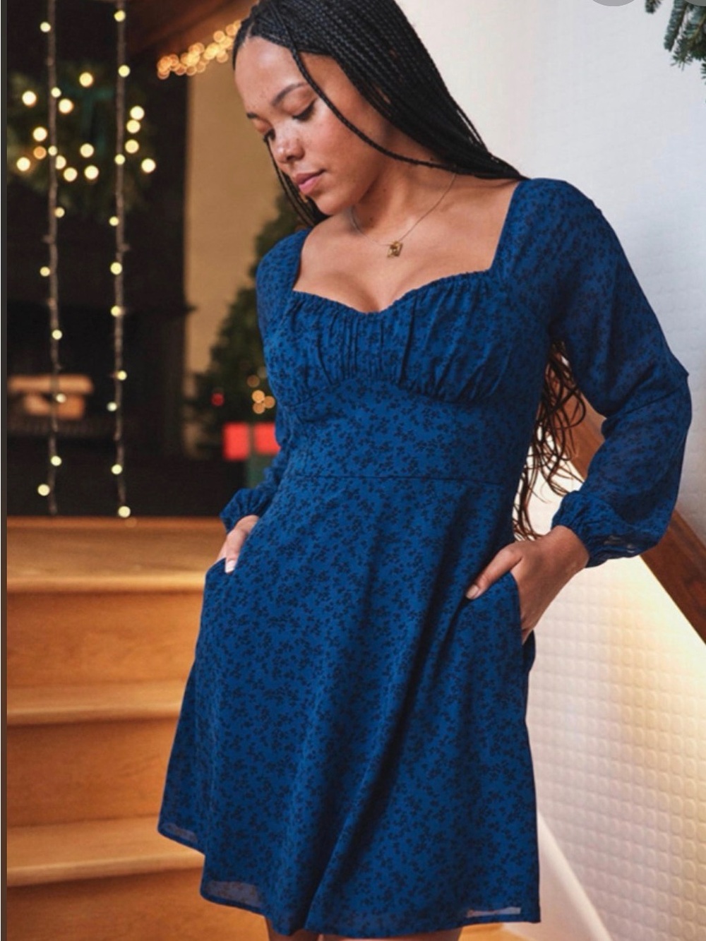 NWT HOLLISTER Women's Green Floral Sweetheart Neck Dress